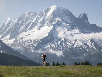 paysage montagne enneigée 2023